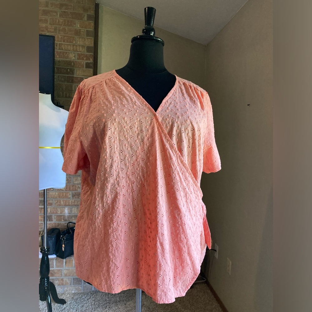 Peach Colored Embroidered Eyelet Short Sleeve Knotted V Neck Blouse Size 26/28W